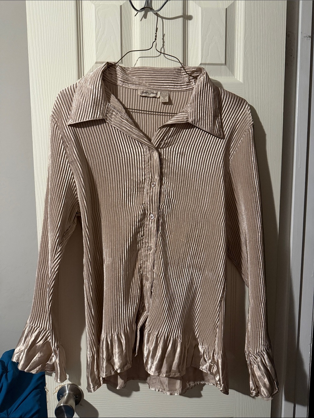 # 289 Women's Light Beige Pleated Button-Down Blouse with Ruffle Hem